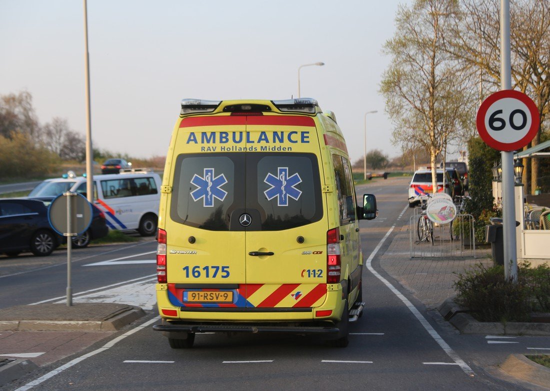 Ongeval scooter met auto op rotonde Delfweg Noordwijkerhout